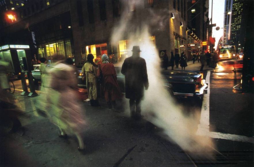 Nicht nur in Filmen – Warum sieht man in New York so oft Dampf aus dem Untergrund steigen?