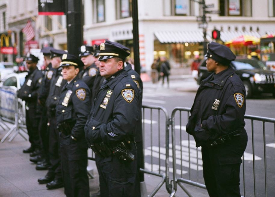 100 000 Und Mehr Im Jahr Pension Mit 45 Das Sind Die Bezuge Bei Polizei Und Feuerwehr New York Aktuell