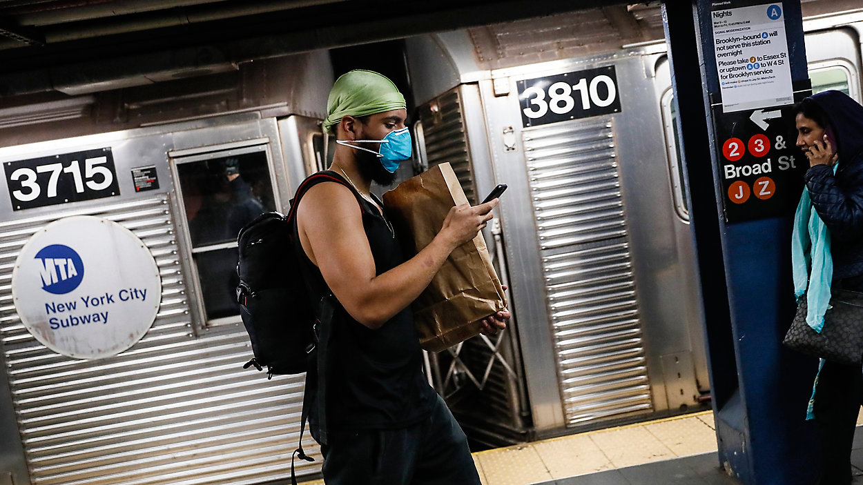 Damit man Maske zum Entsperren von IPhones nicht abnehmen muss – U-Bahn Chef will besseres Face ID von Apple