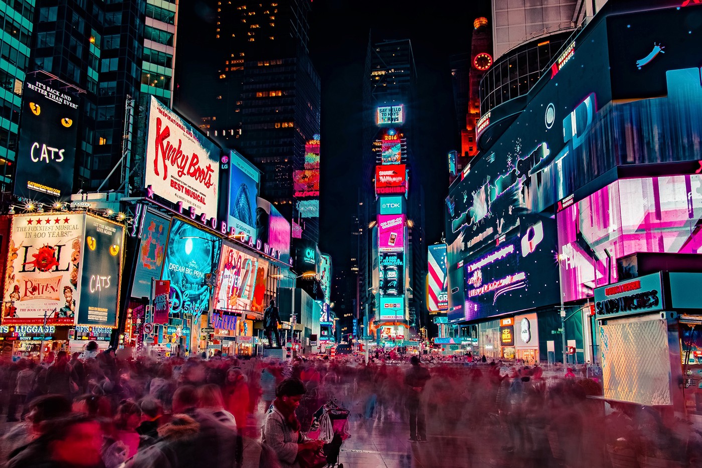 Der Times Square wird 120 – von Millionenmieten, Serienmördern und dem bekanntesten Kuss Amerikas