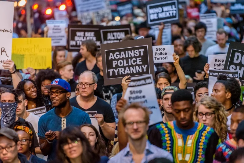 Stadt zahlt 13 Mio. USD Schadensersatz an Demonstranten, die bei Black Lives Matter Protesten Opfer unangemessener Polizeieinsätze wurden