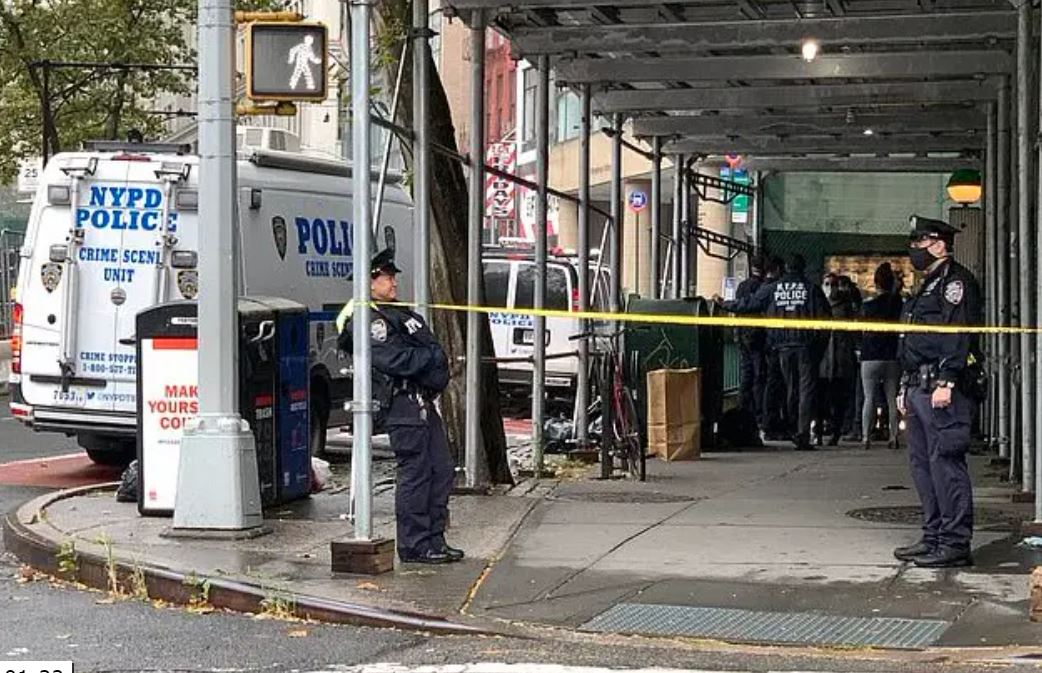 Mann erschießt seine Frau am helllichten Tag mitten in Manhattan und tötet sich dann selbst