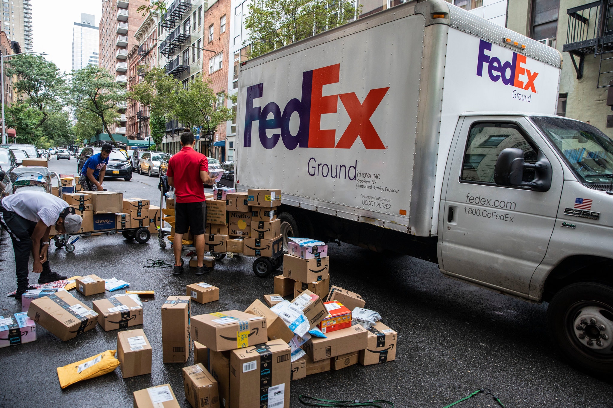 Täglich werden Millionen Pakete augeliefert – Online Shopping macht New Yorks Straßen noch chaotischer und belastet die Infrastruktur