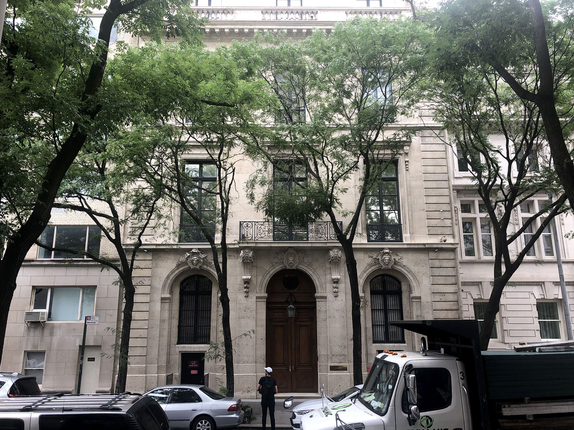 Jeffrey Epstein’s Stadthaus, eine architektonische Perle am Central Park, für 50 Mio. USD verkauft