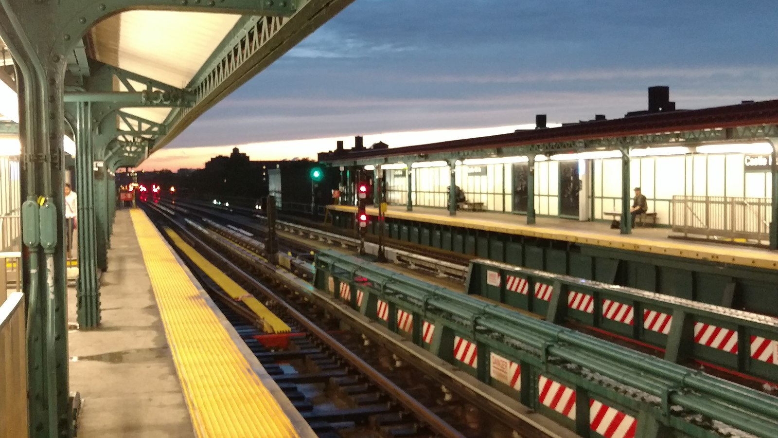 Mann in der Bronx von U-Bahn Zug enthauptet – Kopf fällt auf Gehweg