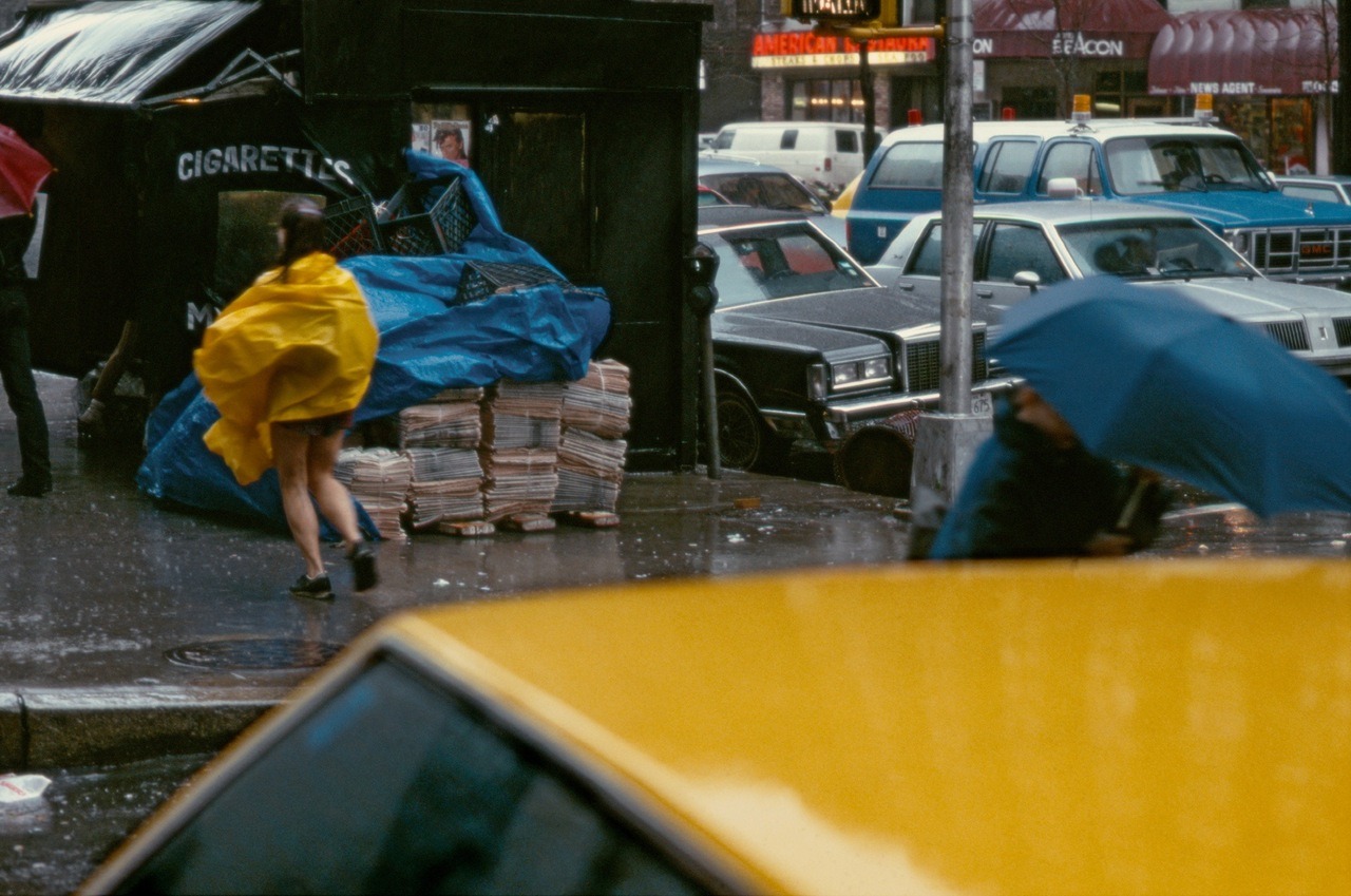 New York im Regen – 15 zwischen 1940 und heute aufgenommene Bilder fangen die besondere Stimmung ein