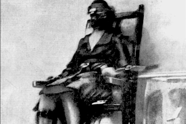 Bild der Hinrichtung einer New Yorker Mörderin auf dem elektrischen Stuhl im Sing Sing Gefängnis ging 1928 um die Welt – hier die Geschichte des Fotos und des Falls