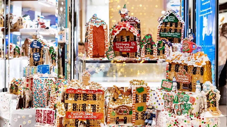 Gingerbread Lane, das größte Lebkuchendorf der Welt steht bis 5. Januar in New York