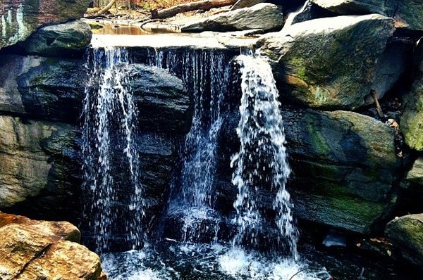 Im nördlichen Teil des Central Parks gibt es einen Wasserfall