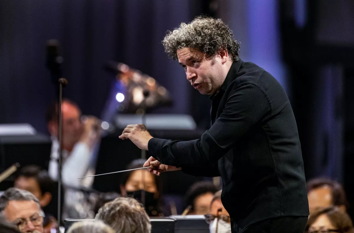 Großer Coup in der Welt der klassischen Musik – New York Philharmonic sichern sich Superstar Maestro Gustavo Dudamel als neuen Musikdirektor