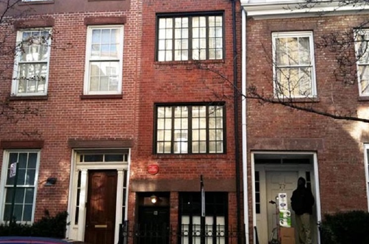 Nur 2,9 m breit – Das schmalste Haus New Yorks im alten Greenwich Village Viertel in Manhattan