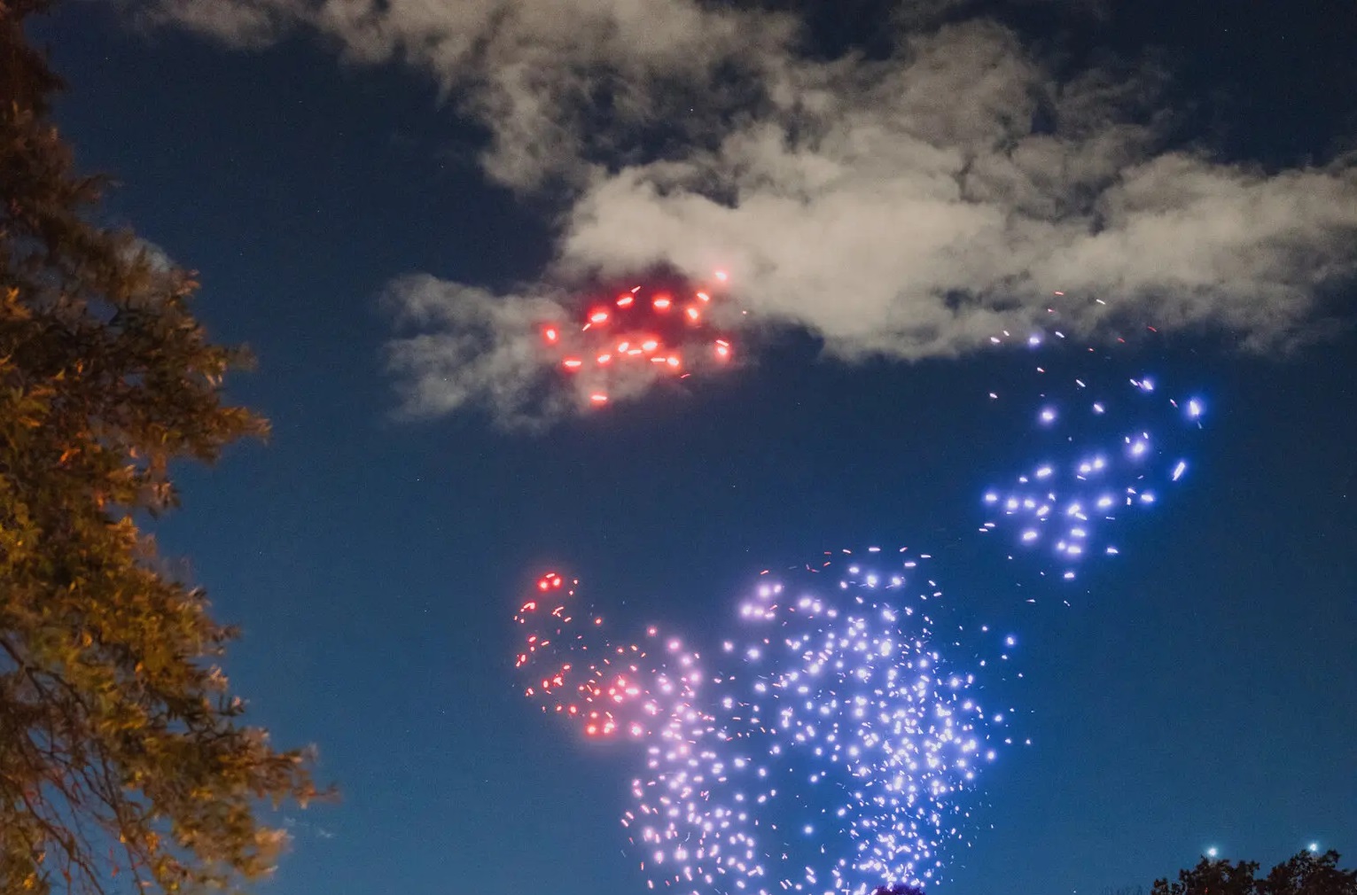 1000 Drohnen in Formation von Vögeln schwirrten letzten Samstag über den Central Park