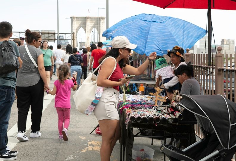 Verkäufer auf der Brooklyn Bridge nicht mehr geduldet – Neue Bestimmung soll ab 3. Januar durchgesetzt werden