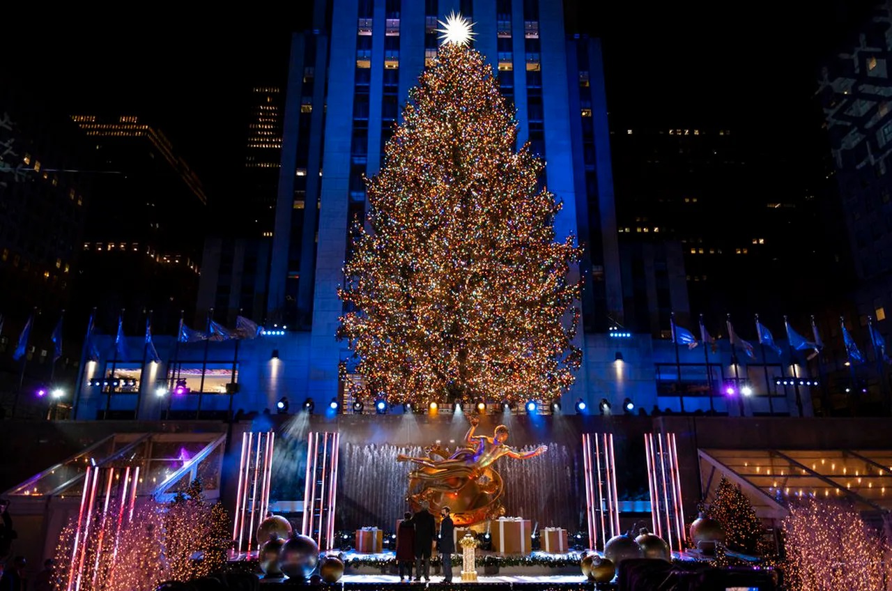 Weihnachtsbaum am Rockefeller Center erleuchtet – Demonstranten versuchen Feier zu stören