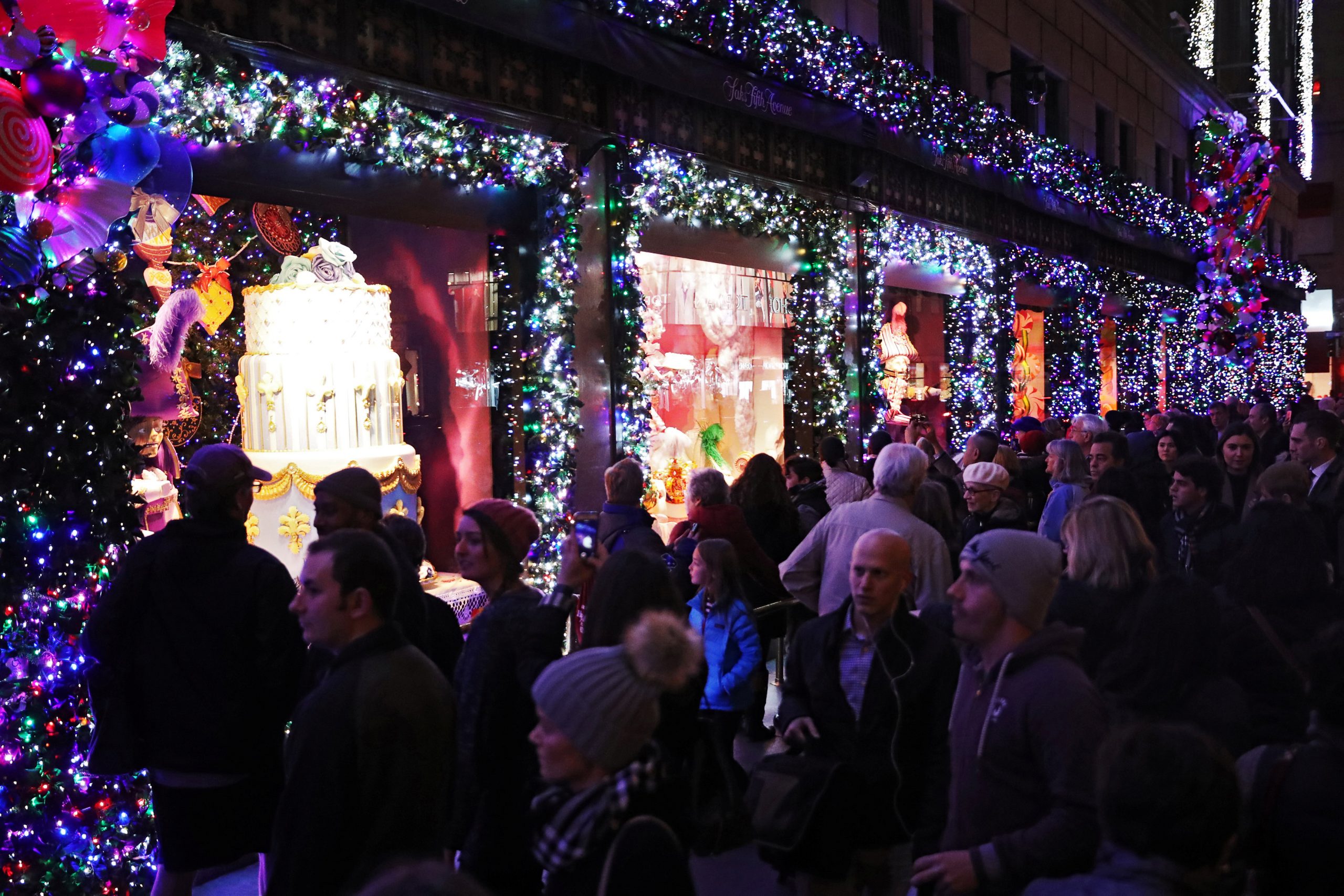 Weihnachtsdeko der Geschäfte auf der 5th Avenue – Das gibt es dieses Jahr zu sehen