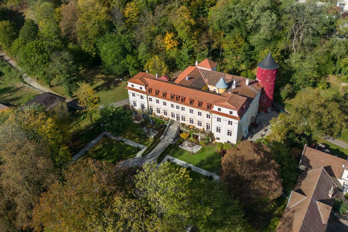 Österreichisches „Mozart-Schloss“ wird in New York versteigert – möglicher Erlöß 10 Mio. USD