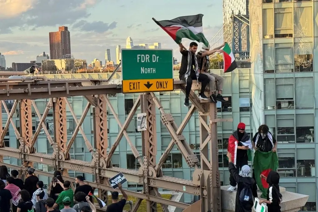 Pro-palästinische Demonstranten blockieren während der Rush Hour drei Brücken und einen Tunnel – 325 Festnahmen