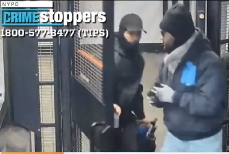Einbrecher stehlen Luxushandtaschen und -Uhren aus Laden im schicken SoHo im Wert von 225.000 USD- Polizei veröffentlicht Überwachungsvideo (mit Video 0:20)