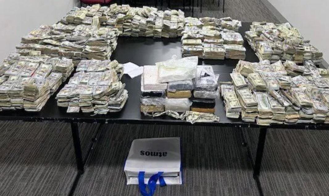 Behörden finden 3 Mio. USD Bargeld, 12 kg Kokain und Luxusuhren bei Durchsuchung der Wohnung eines Drogenhändlers in der Bronx