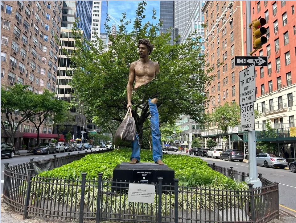 Spektakuläre, neue öffentliche Kunst auf der Park Avenue – Statuen ohne Mitte