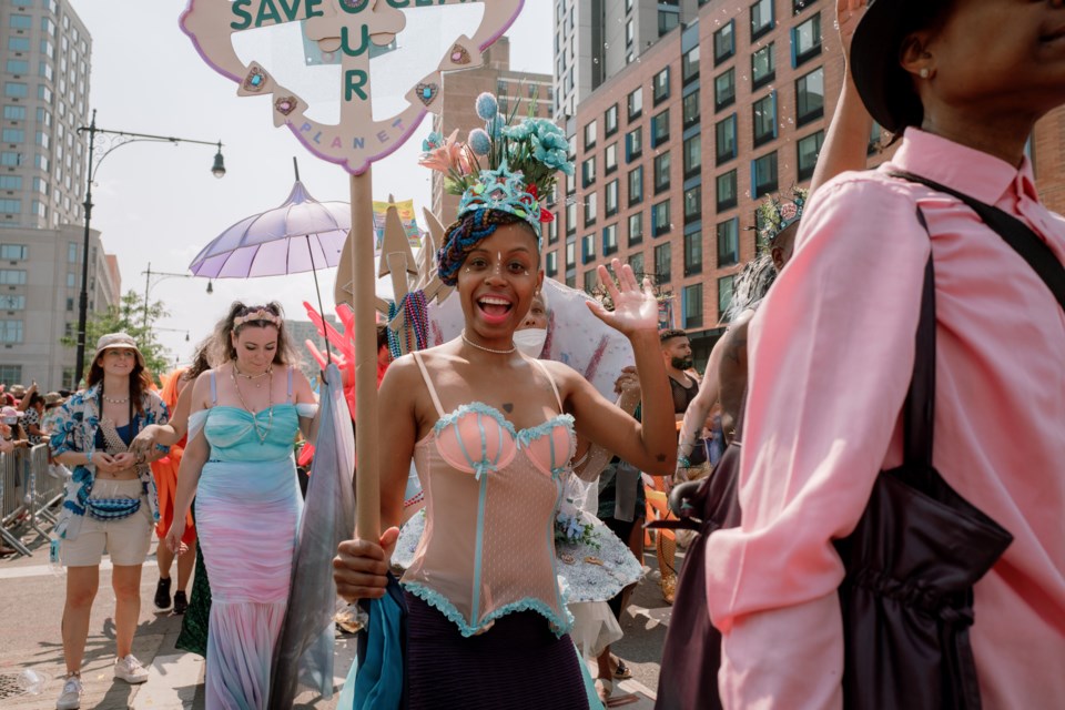 Mermaid Parade – am Samstag übernahmen Meerjungfrauen wieder den Strand von Coney Island Beach mit einer riesigen Sommerparty