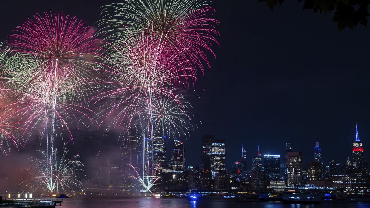 60.000 Raketen in 30 Farben – Gestern, an 4th of July,  fand das größte Feuerwerk der USA statt. Mit Video (25:56)