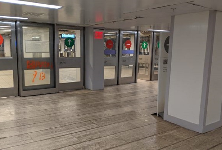 Ein fast unbekanntes Vermächtnis – Ein U-Bahn Ausgang des alten World Trade Center-Komplexes wird bis heute genutzt