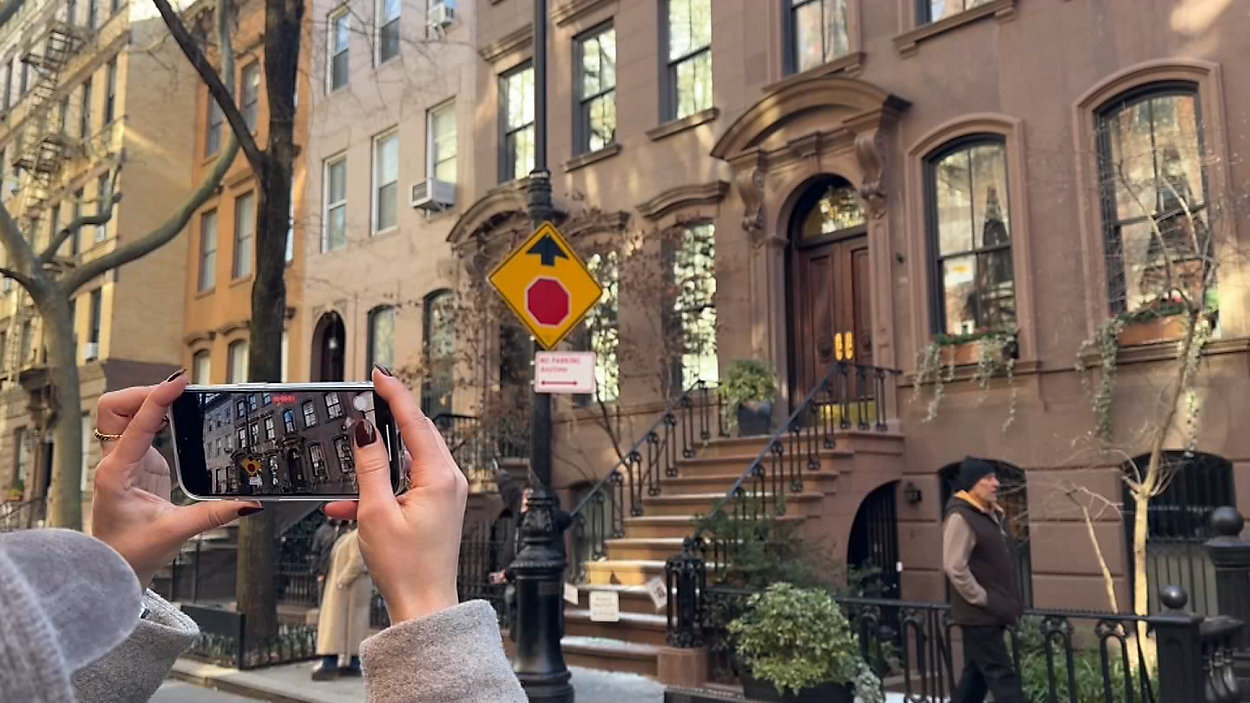 Aus Schutz vor Fans – Eigentümerin des „Sex and the City“ Stadthaus erhält spezielle Genehmigung, ein Sperrtor anzubringen