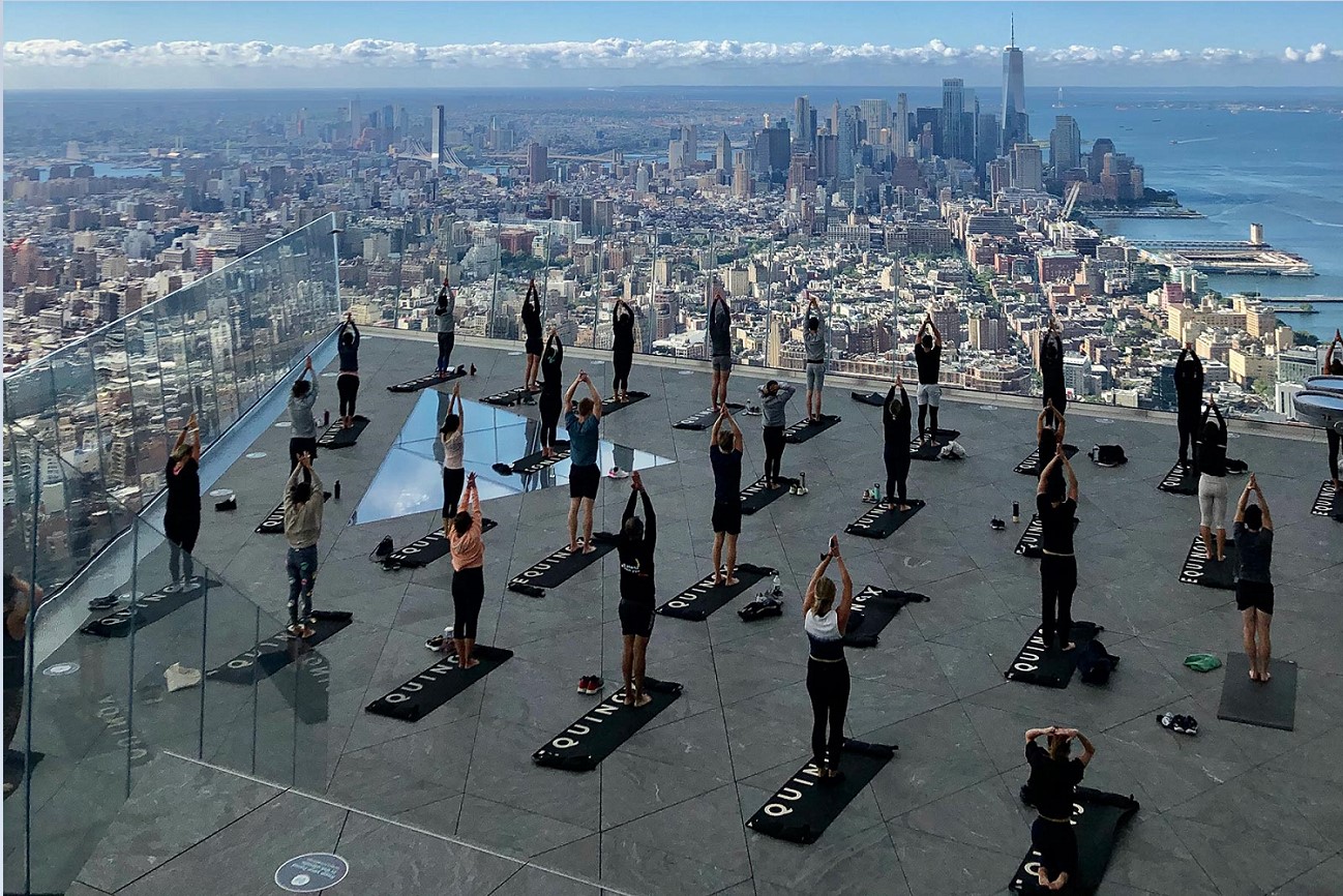 Jeder kann mitmachen – Yoga auf dem höchsten Sky-Deck der westlichen Welt und im schönen Bryant Park, mitten in Manhattan