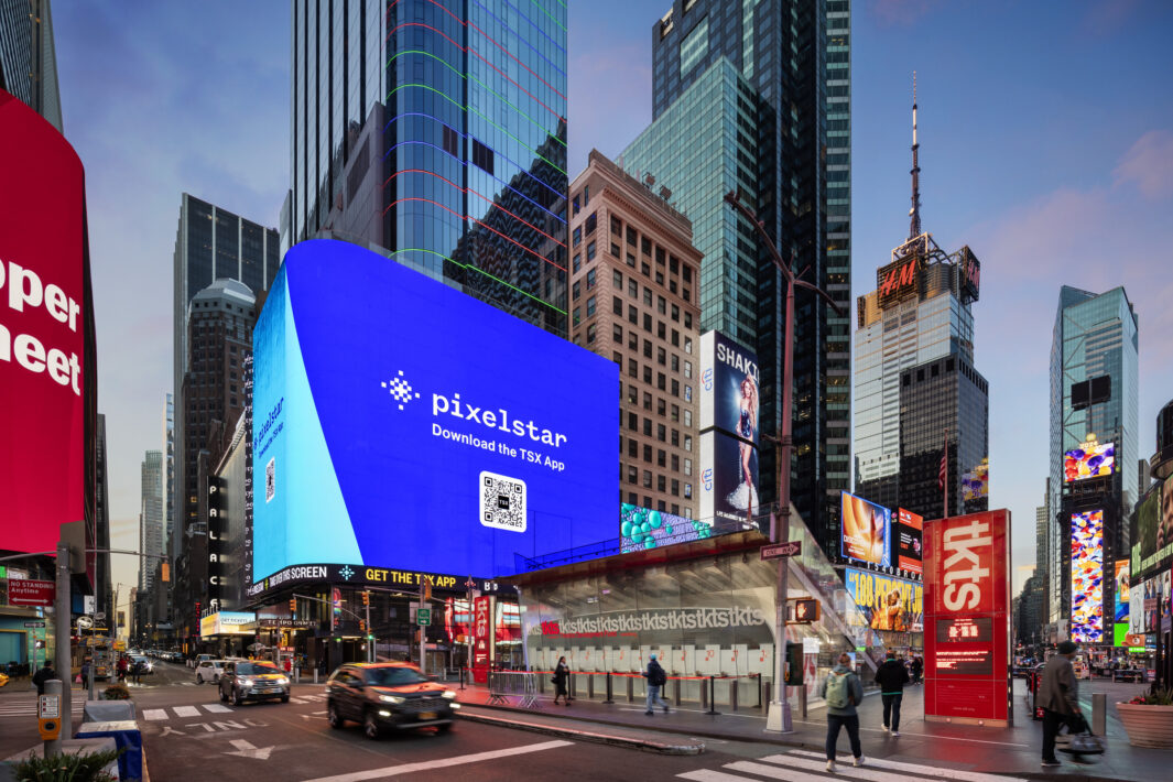 Anhebung eines gesamten Broadway Theaters, Neupositionierung eines Gebäudes und LED Screen mit eingebauter Bühne – Das 2,5 Mrd. teure TSX Broadway ist eines der ungewöhnlichsten Bauvorhaben in der Geschichte New Yorks