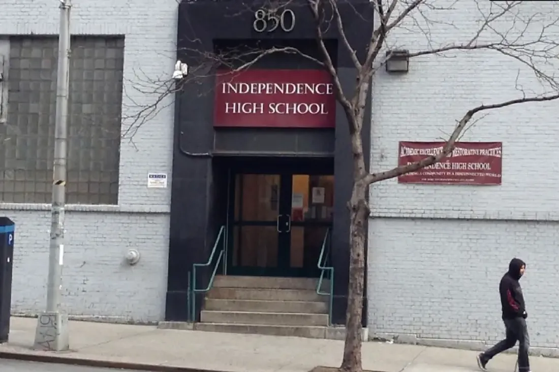 Kinderpornografie bei New Yorker High School Lehrer sichergestellt – es drohen bis zu 20 Jahre Haft